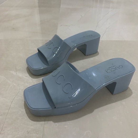 Gucci WOMEN'S RUBBER SLIDE SANDAL Size 36 - Picture 1 of 15